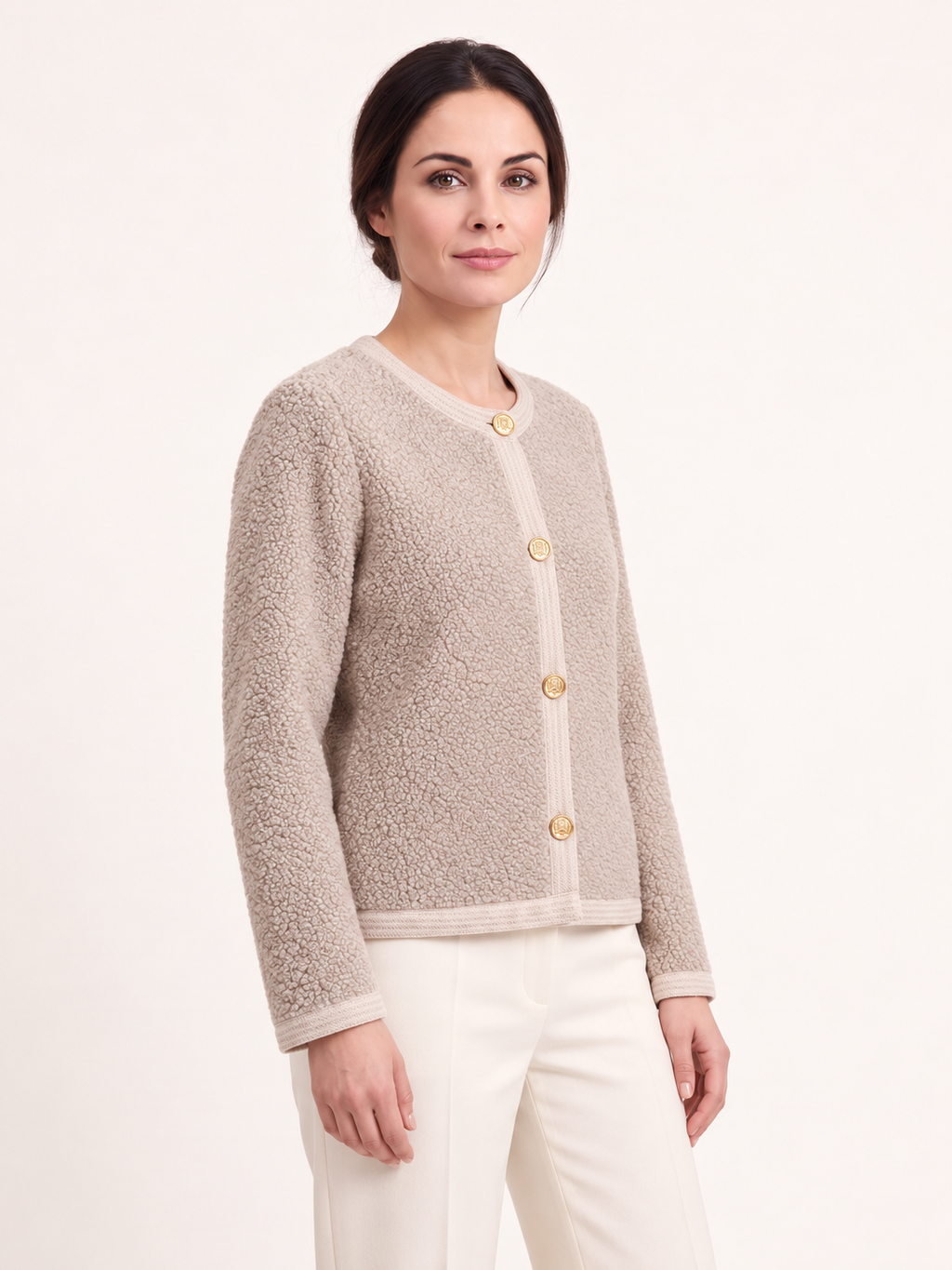 Cardigan corto con bottoni décor — Beige caldo, Sofia, vista a tre quarti