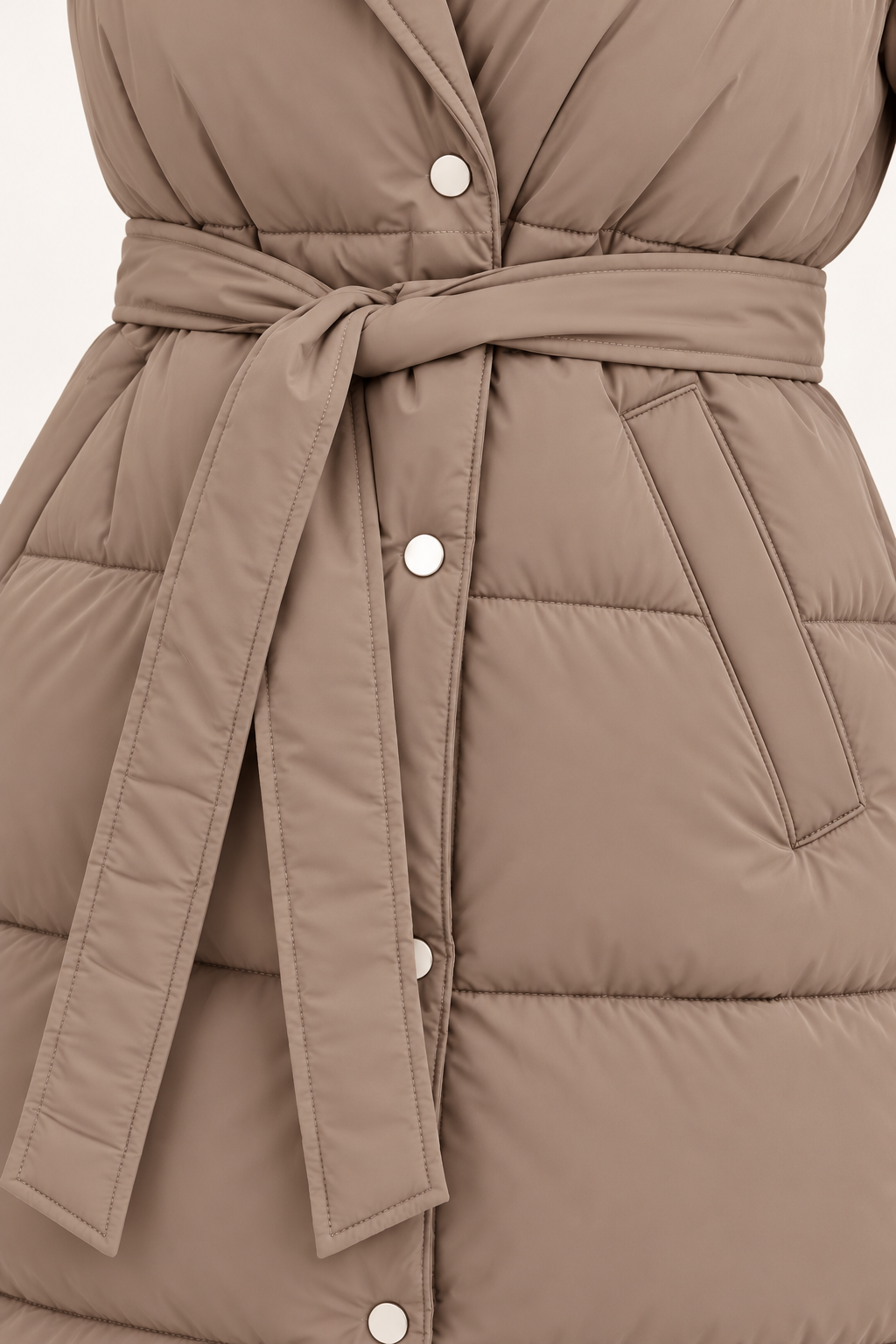 Parka lungo con cappuccio e cintura — Taupe, dettaglio delle finiture