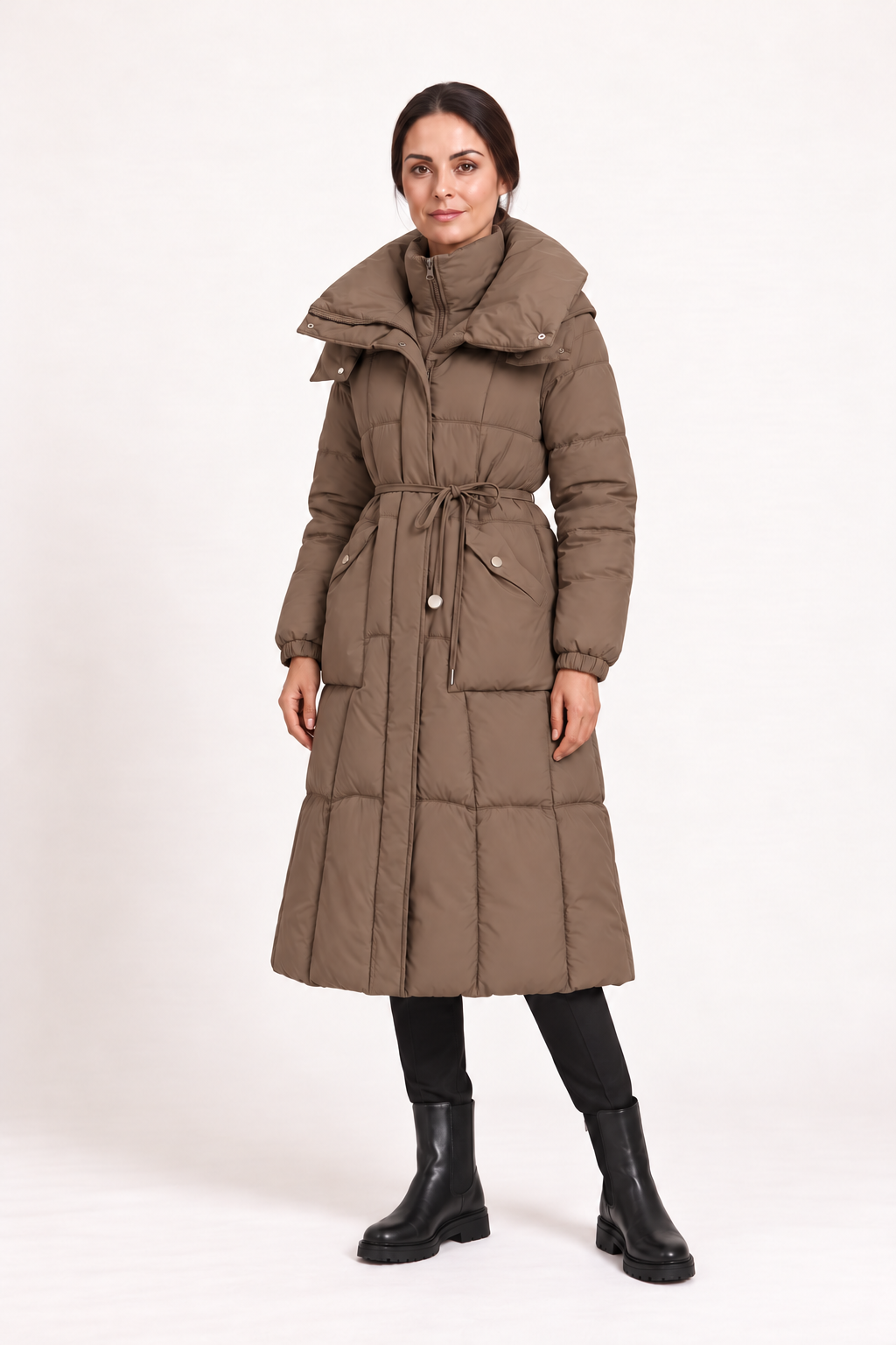 Parka lungo trapuntato con coulisse — Taupe, Sofia di tre quarti