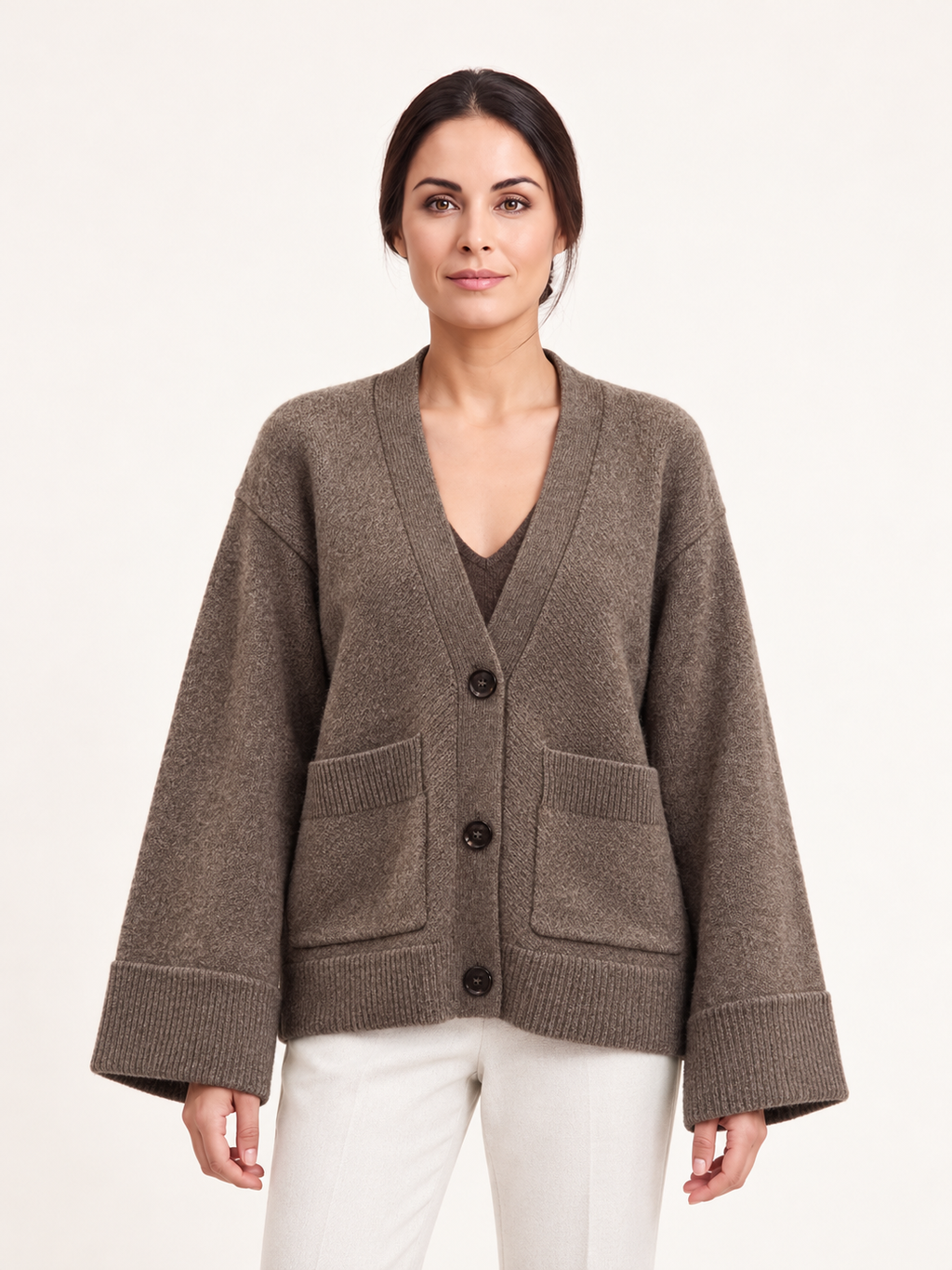 Cardigan con scollo a V e tasche — Marrone, Sofia, vista frontale