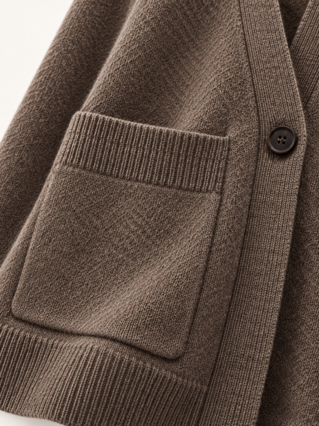 Cardigan con scollo a V e tasche — Marrone, dettaglio della maglia