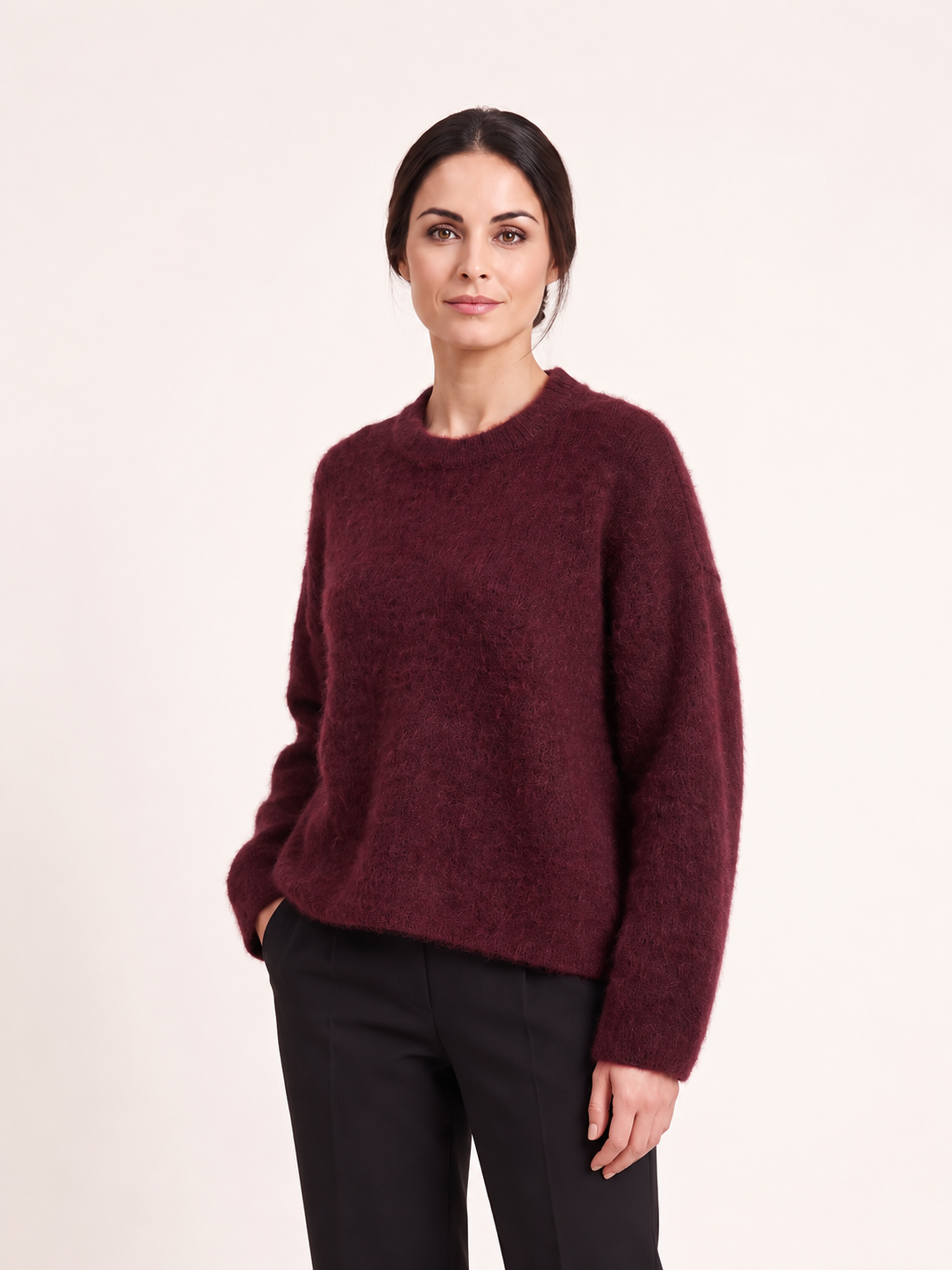 Maglia boxy girocollo — Bordeaux, Sofia, vista a tre quarti