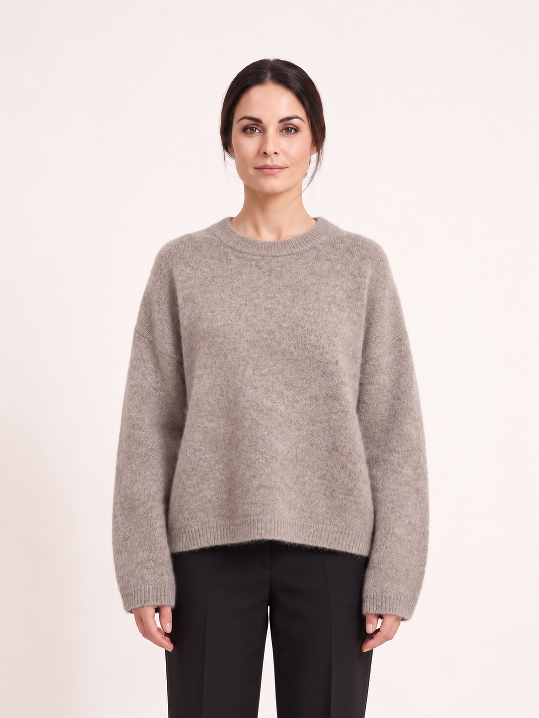 Maglia boxy girocollo — Tortora chiaro, Sofia, vista frontale