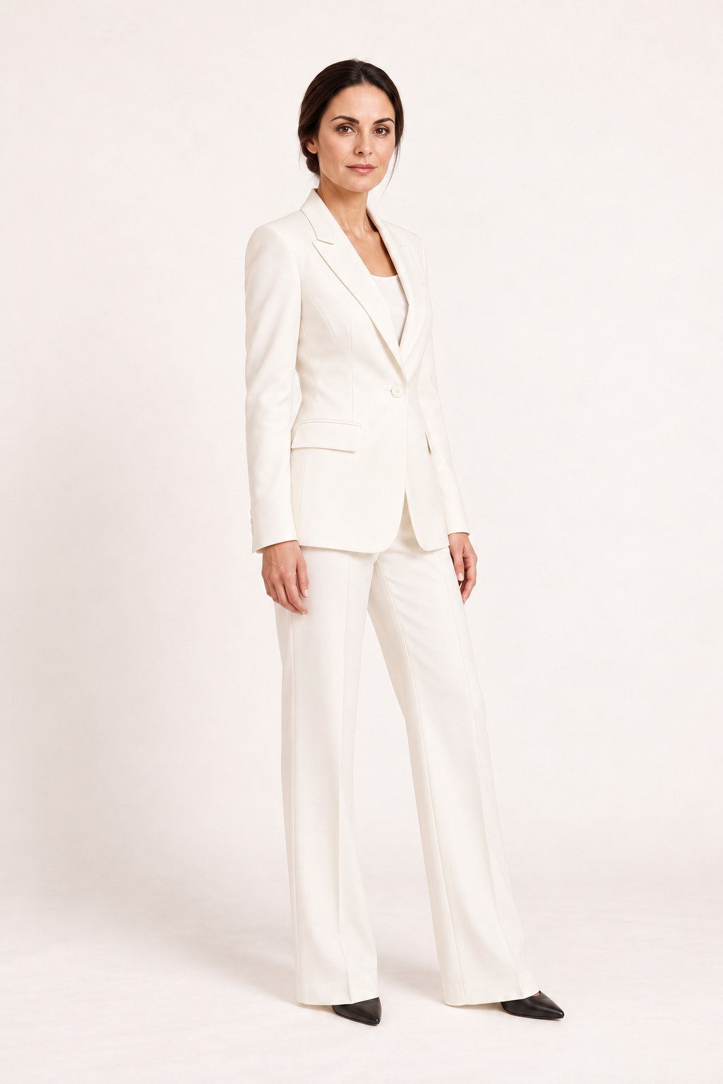 Completo con blazer sagomato, Sofia, vista a tre quarti — Bianco