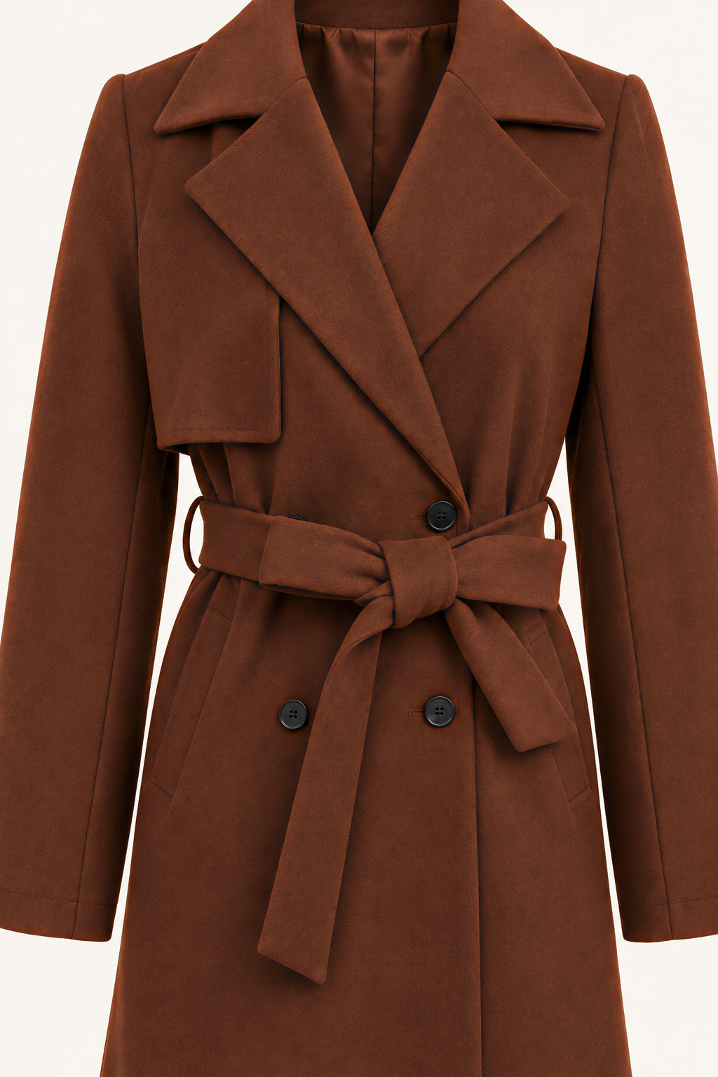 Cappotto lungo con cintura, dettaglio cintura e revers — Marrone