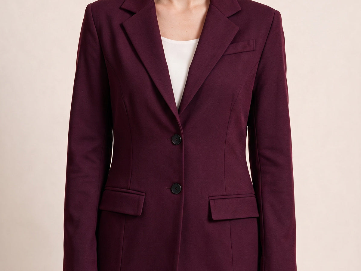 Two-button single-breasted blazer — Burgundy, worn by Sofia, fit detail