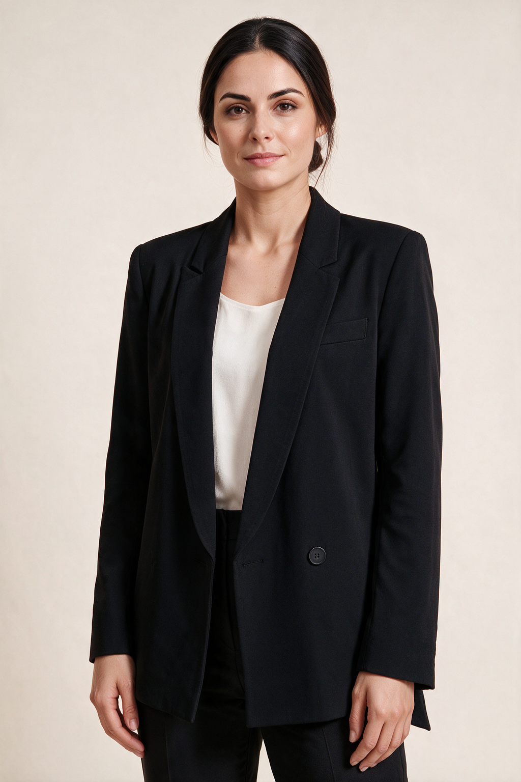 Long asymmetric blazer — Black, worn by Sofia, detail