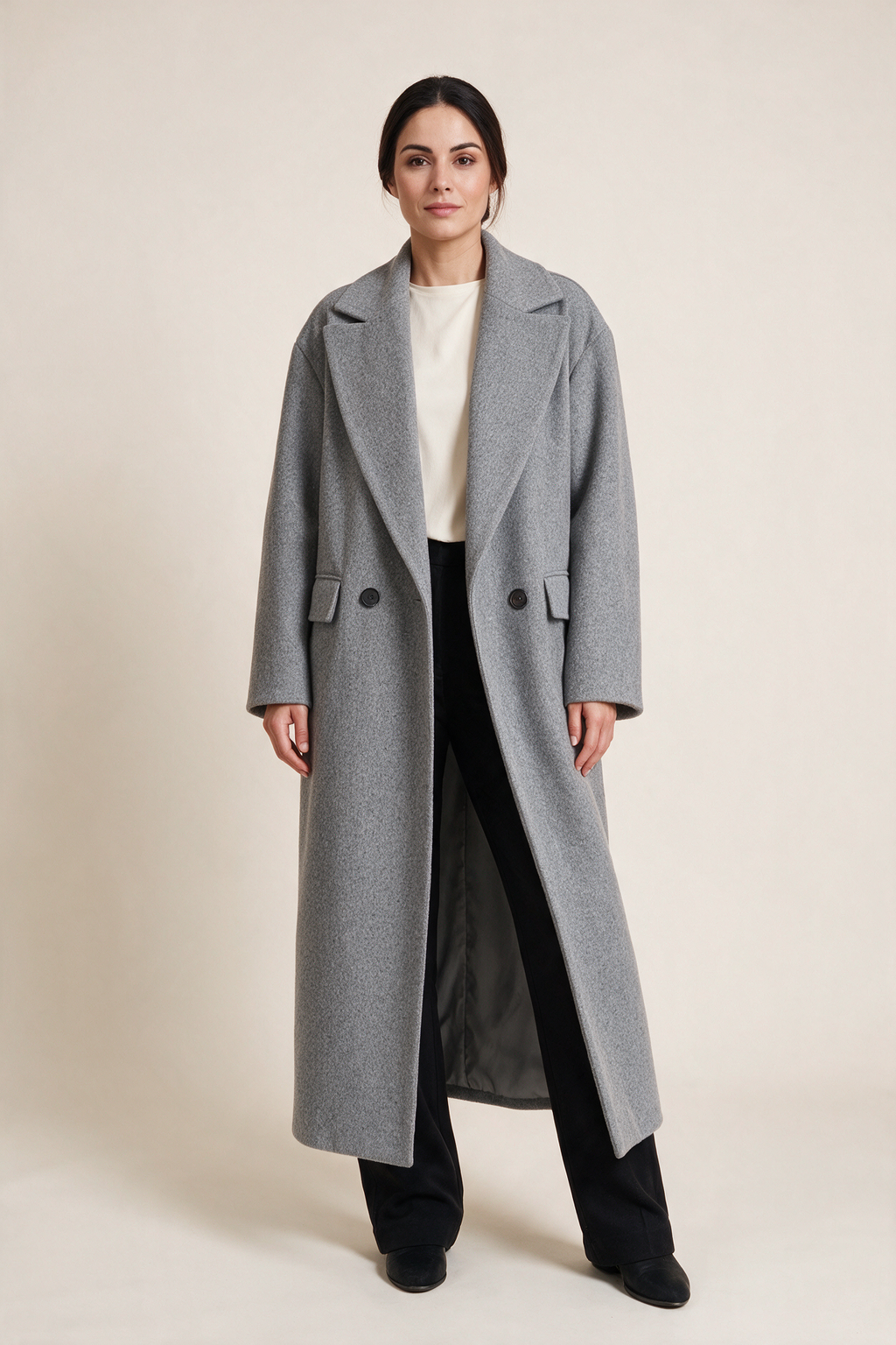 Long coat with lapels — Grey, worn by Sofia, front view
